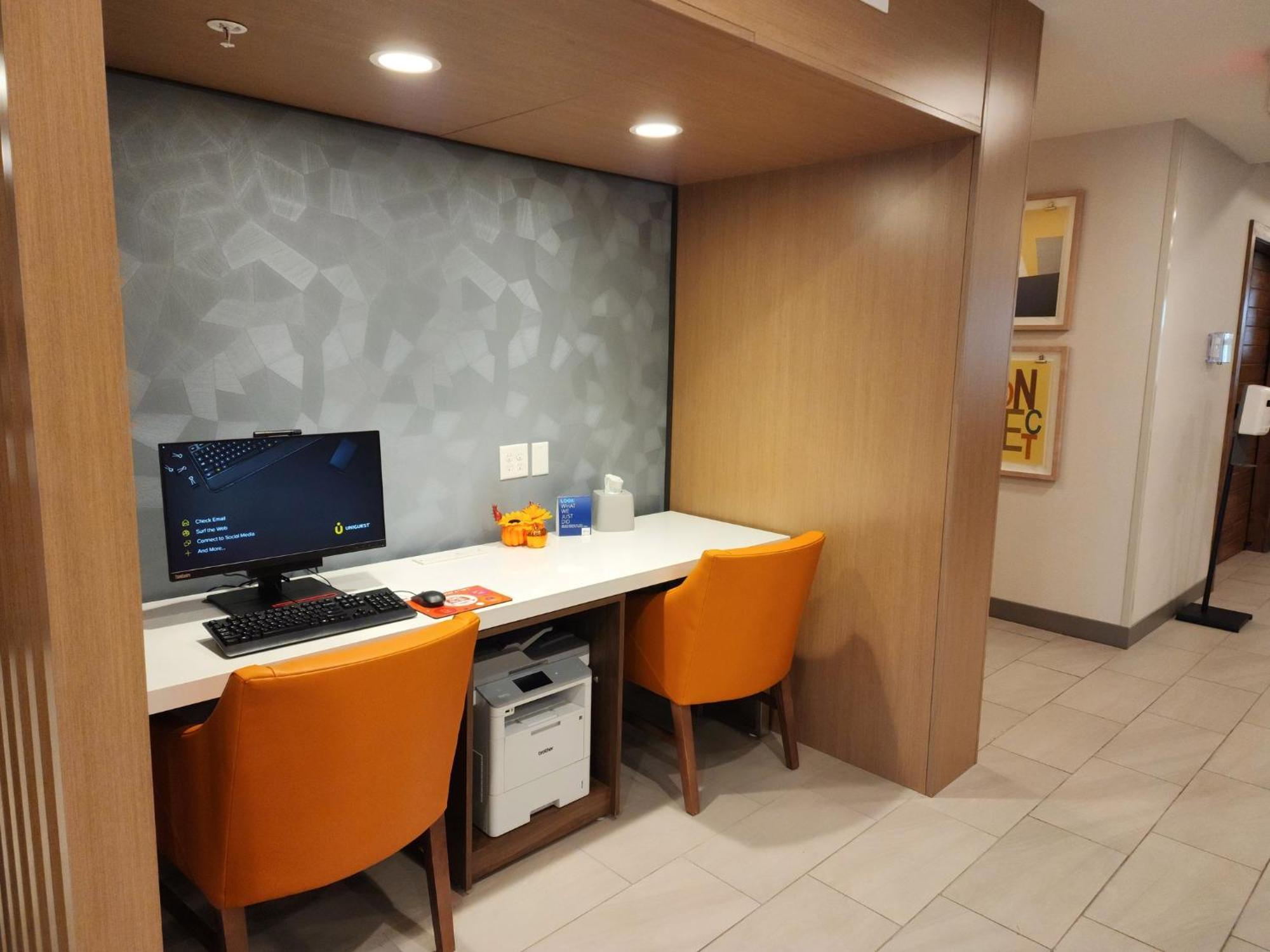 Holiday Inn Express Hotel & Suites Idaho Falls By Ihg Exterior photo
