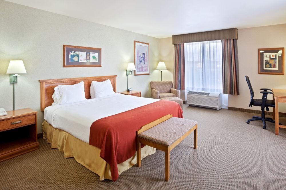 Holiday Inn Express Hotel & Suites Idaho Falls By Ihg Room photo